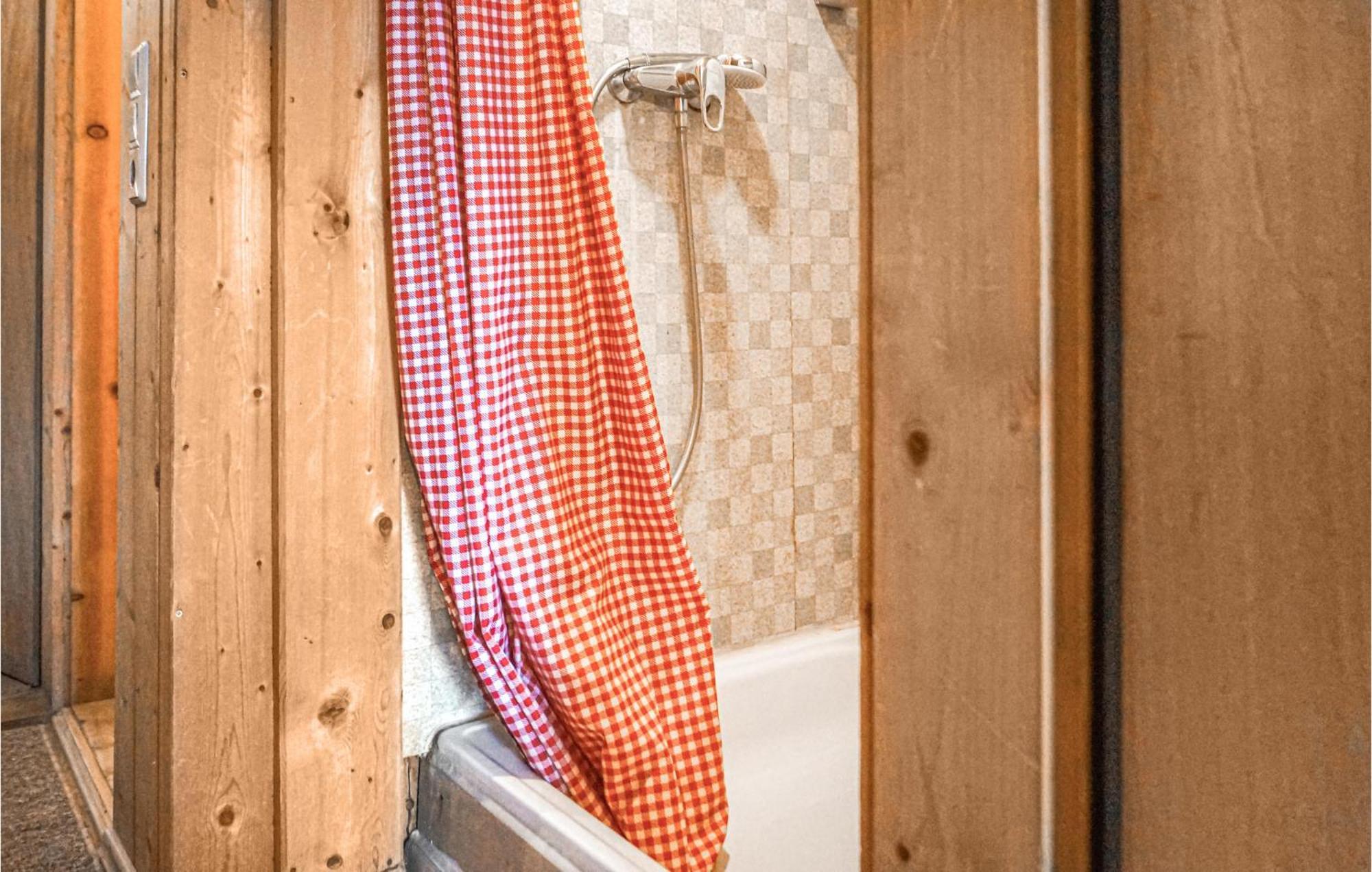 1 Bedroom Cozy Apartment In Hinterburg Exterior foto